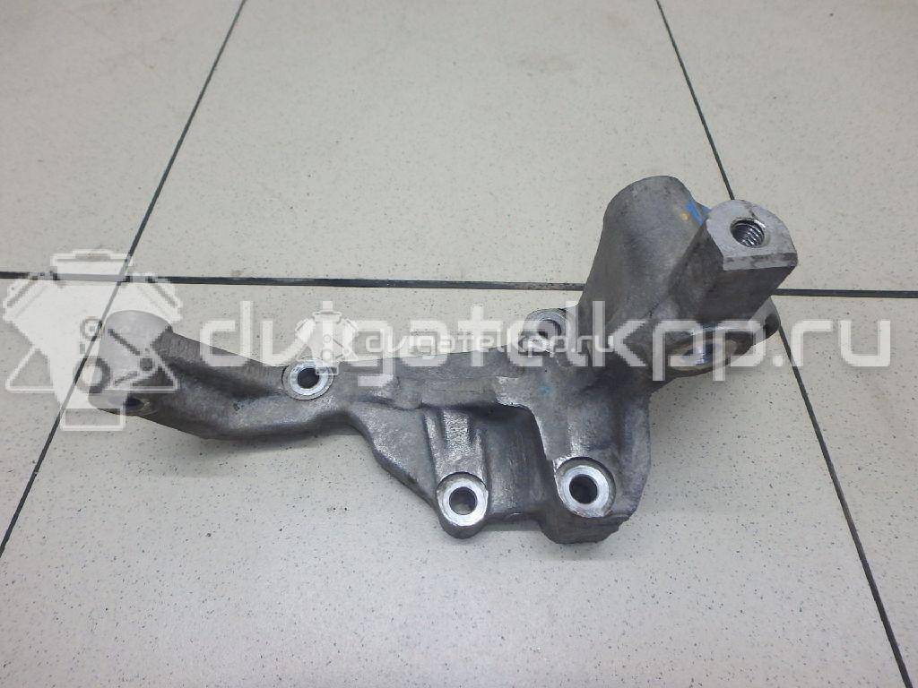 Фото Кронштейн генератора для двигателя D4CB для Hyundai / Kia 110-175 л.с 16V 2.5 л Дизельное топливо 374724A000 {forloop.counter}}