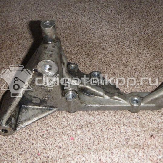 Фото Кронштейн генератора для двигателя D4CB для Hyundai / Kia 110-175 л.с 16V 2.5 л Дизельное топливо 374724A000