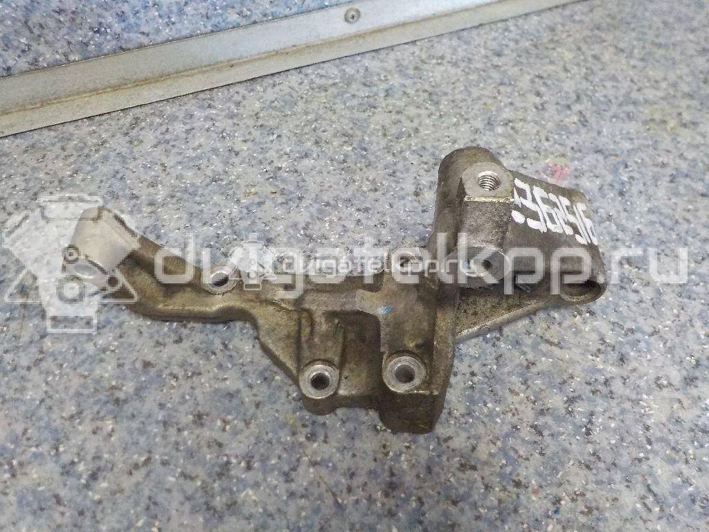 Фото Кронштейн генератора для двигателя D4CB для Hyundai / Kia 110-175 л.с 16V 2.5 л Дизельное топливо 374724A000 {forloop.counter}}