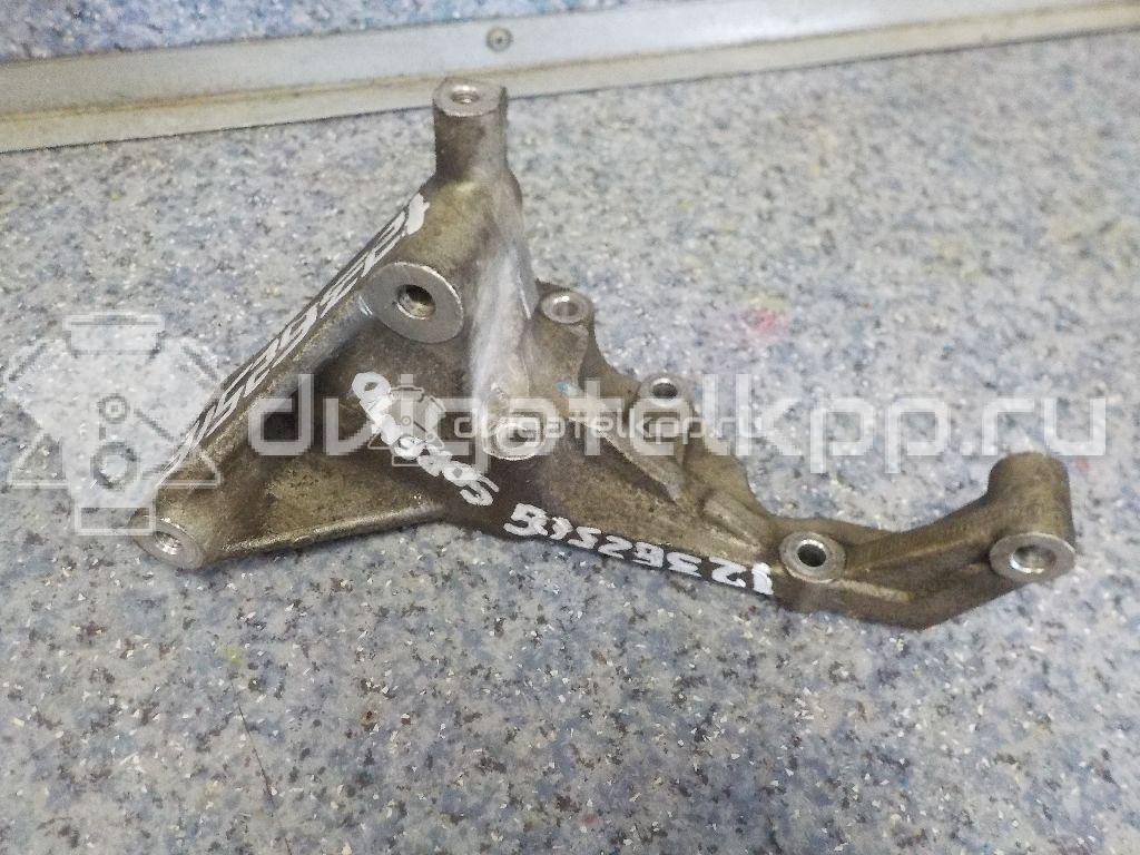 Фото Кронштейн генератора для двигателя D4CB для Hyundai / Kia 110-175 л.с 16V 2.5 л Дизельное топливо 374724A000 {forloop.counter}}