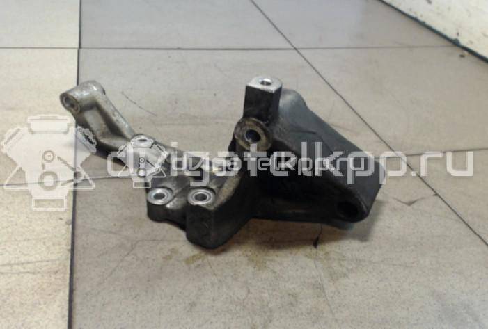 Фото Кронштейн генератора для двигателя D4CB для Hyundai / Kia 110-175 л.с 16V 2.5 л Дизельное топливо 374724A000 {forloop.counter}}