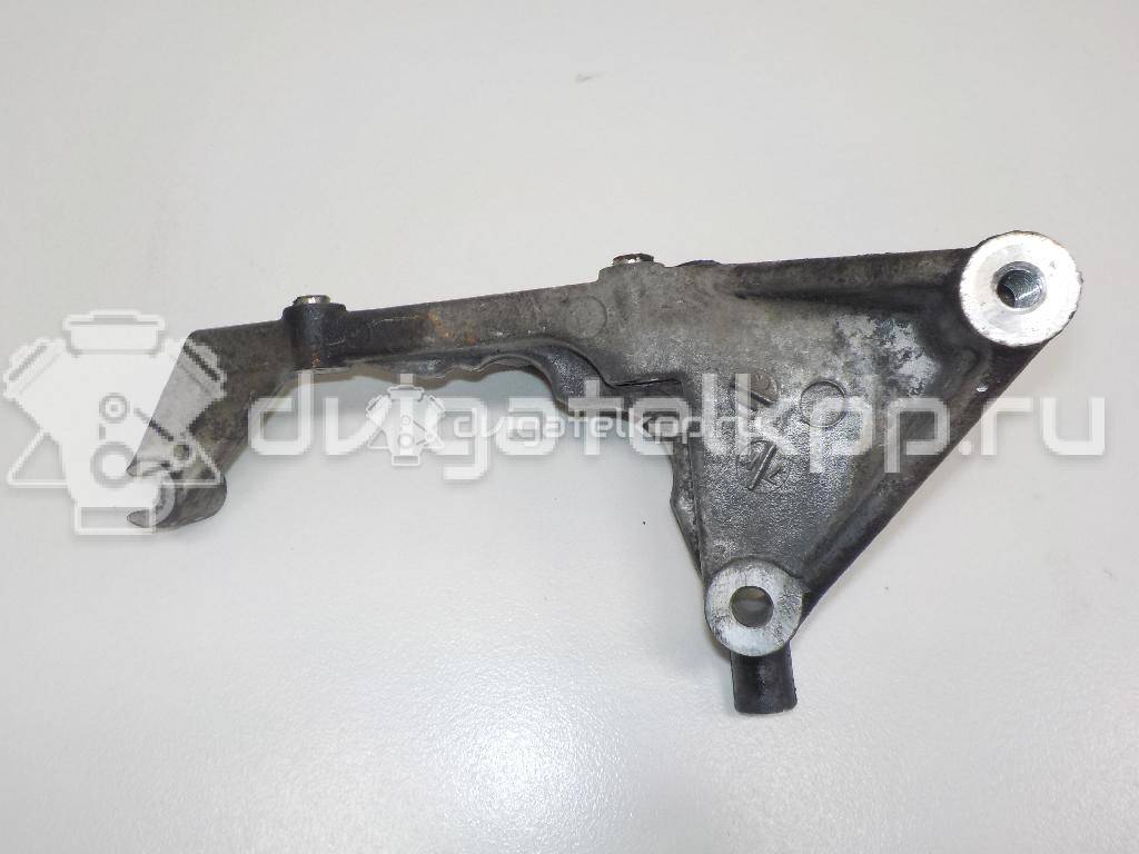 Фото Кронштейн генератора для двигателя D4CB для Hyundai / Kia 129-178 л.с 16V 2.5 л Дизельное топливо 374724A011 {forloop.counter}}