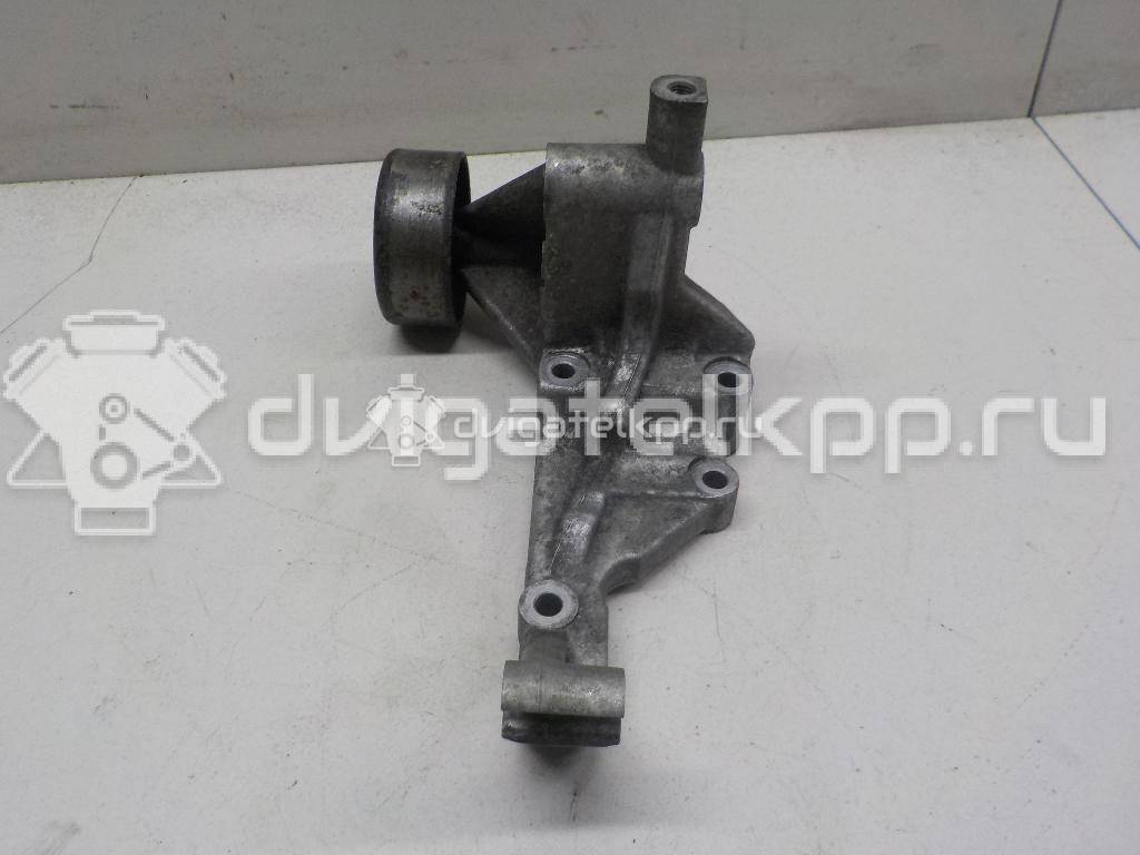 Фото Кронштейн генератора для двигателя D4CB для Hyundai / Kia 129-178 л.с 16V 2.5 л Дизельное топливо 374724A011 {forloop.counter}}