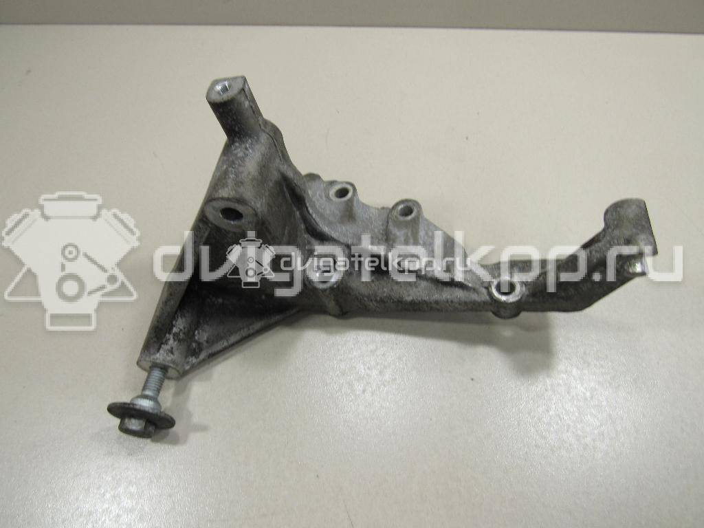 Фото Кронштейн генератора для двигателя D4CB для Hyundai / Kia 129-178 л.с 16V 2.5 л Дизельное топливо 374724A000 {forloop.counter}}