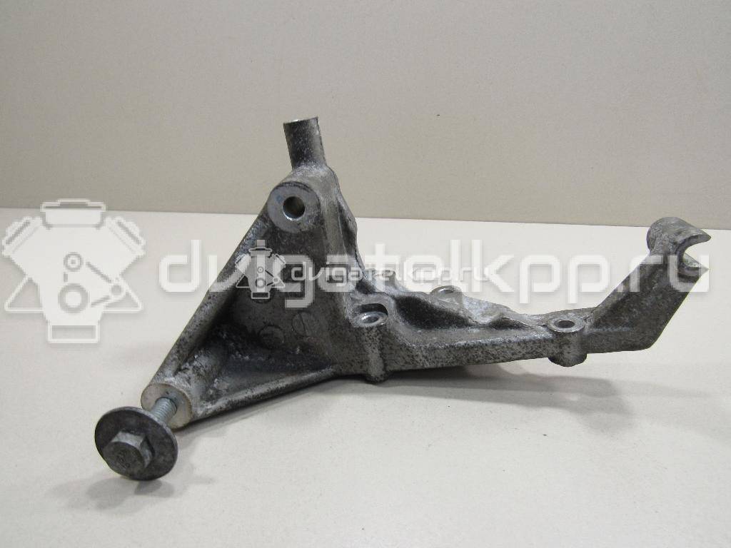 Фото Кронштейн генератора для двигателя D4CB для Hyundai / Kia 129-178 л.с 16V 2.5 л Дизельное топливо 374724A000 {forloop.counter}}