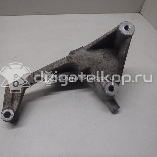 Фото Кронштейн генератора для двигателя D4CB для Hyundai / Kia 129-178 л.с 16V 2.5 л Дизельное топливо 374724A000