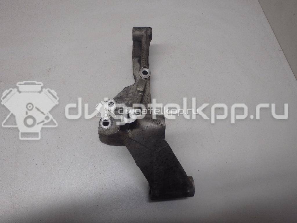 Фото Кронштейн генератора для двигателя D4CB для Hyundai / Kia 129-178 л.с 16V 2.5 л Дизельное топливо 374724A000 {forloop.counter}}