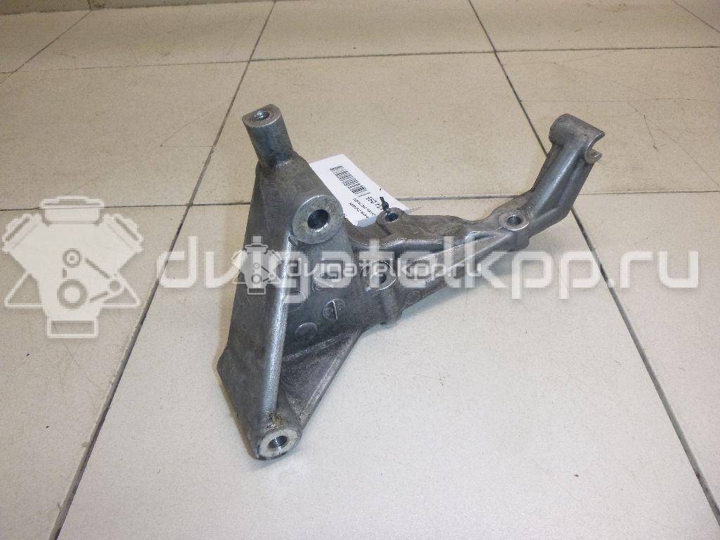 Фото Кронштейн генератора для двигателя D4CB для Hyundai / Kia 129-178 л.с 16V 2.5 л Дизельное топливо 374724A000 {forloop.counter}}