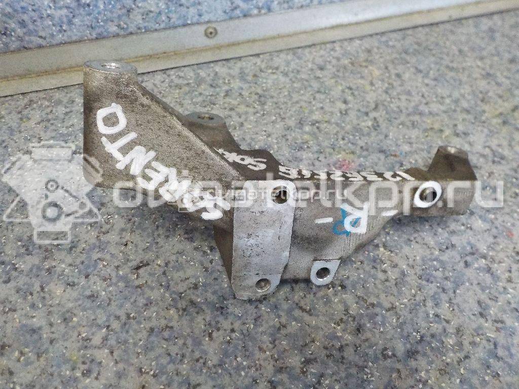 Фото Кронштейн генератора для двигателя D4CB для Hyundai / Kia 129-178 л.с 16V 2.5 л Дизельное топливо 374724A000 {forloop.counter}}