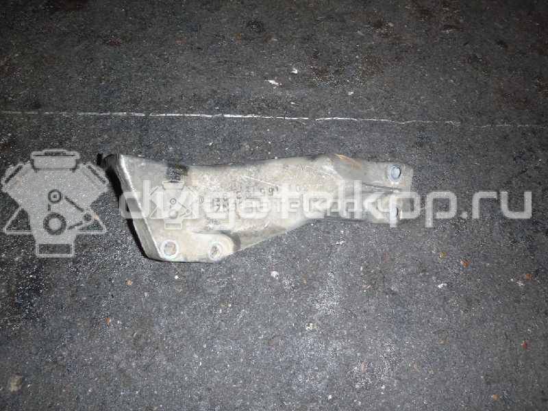 Фото Кронштейн генератора для двигателя OM 601.942 (OM 601) для Mercedes-Benz Vito 79 л.с 8V 2.3 л Дизельное топливо 6011550395 {forloop.counter}}