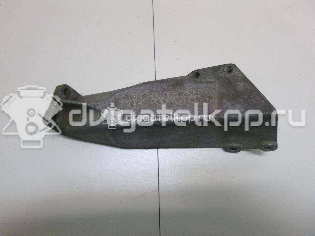 Фото Кронштейн генератора для двигателя OM 601.942 (OM 601) для Mercedes-Benz Vito 79 л.с 8V 2.3 л Дизельное топливо 6011550395 {forloop.counter}}