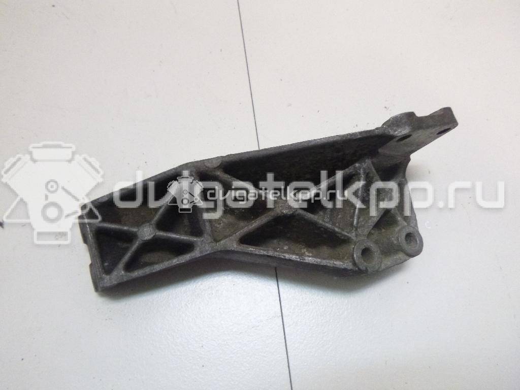 Фото Кронштейн генератора для двигателя OM 601.942 (OM 601) для Mercedes-Benz Vito 79 л.с 8V 2.3 л Дизельное топливо 6011550395 {forloop.counter}}