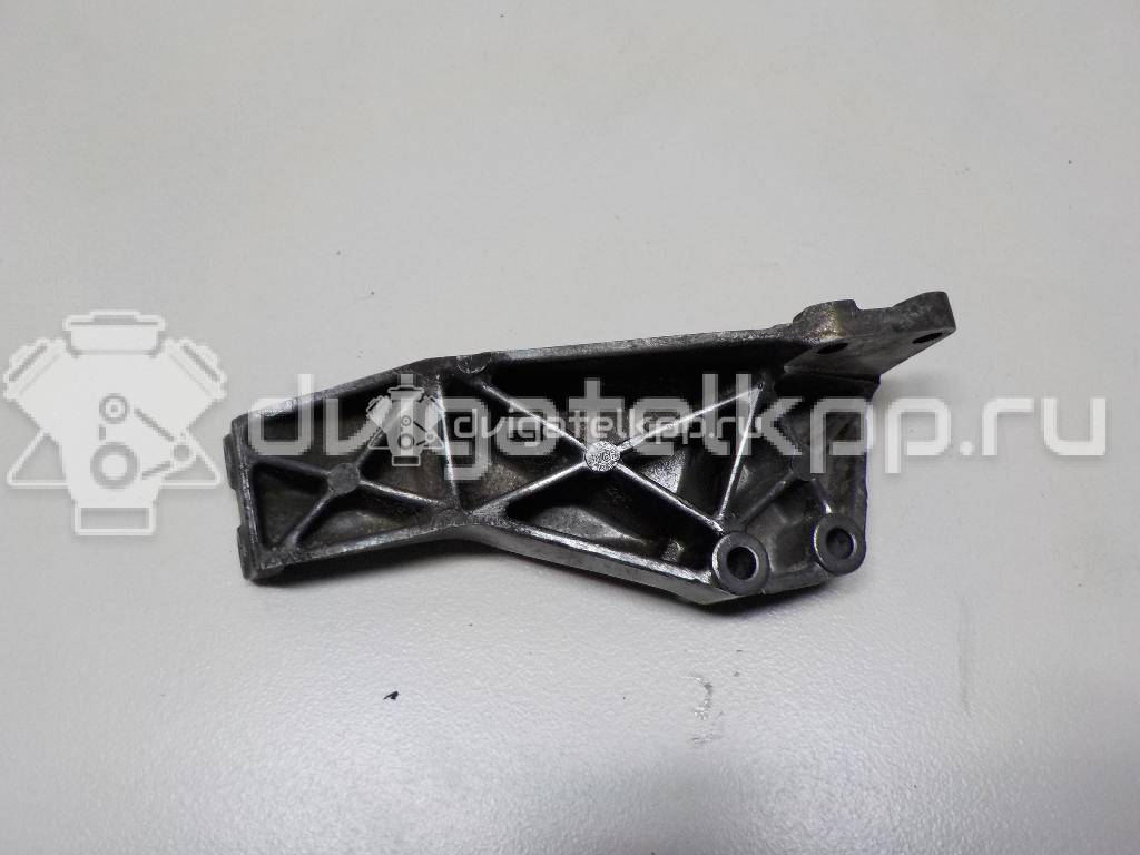 Фото Кронштейн генератора для двигателя OM 601.942 (OM 601) для Mercedes-Benz Vito 79 л.с 8V 2.3 л Дизельное топливо 6011550395 {forloop.counter}}