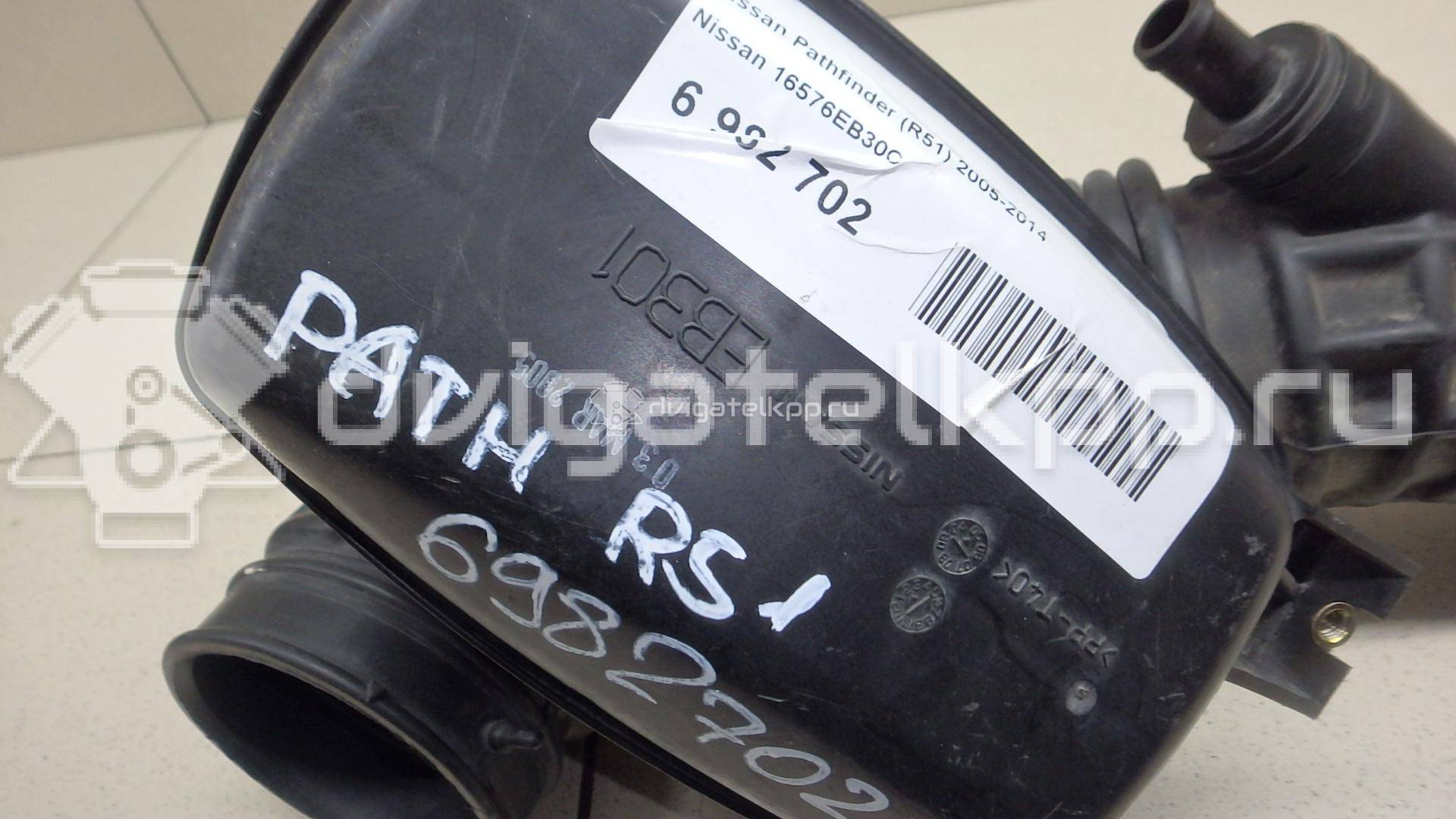 Фото Патрубок воздушного фильтра для двигателя YD25DDTi для Nissan Bassara / Nv350 E26 / Serena / Sani / Presage 100-190 л.с 16V 2.5 л Дизельное топливо 16576EB30C {forloop.counter}}