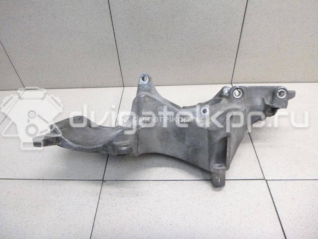 Фото Кронштейн генератора для двигателя K4M 697 для Renault Logan 105-112 л.с 16V 1.6 л бензин 688304373R {forloop.counter}}