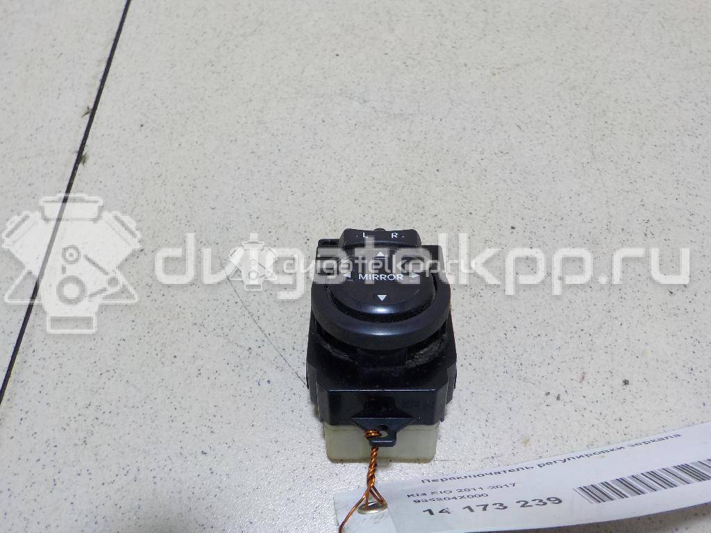 Фото Переключатель регулировки зеркала  935304x000 для kia RIO {forloop.counter}}