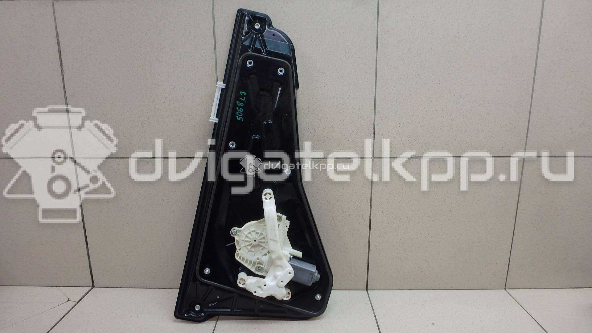 Фото Стеклоподъемник электр. задний левый  CVH500130 для Land Rover Range Rover / Discovery {forloop.counter}}