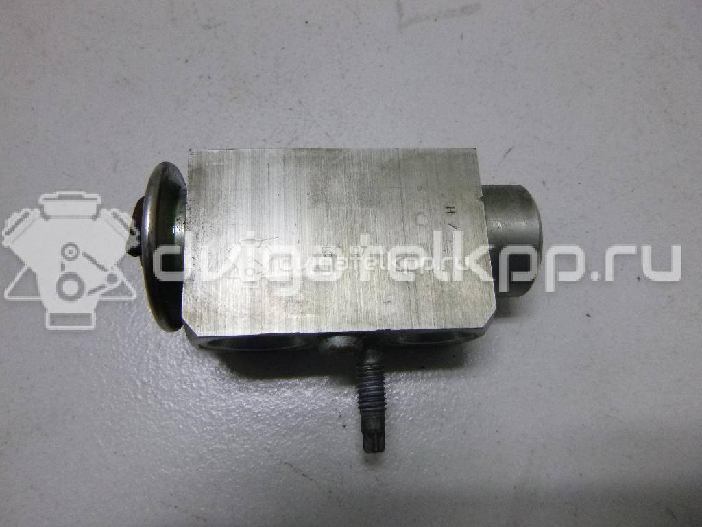 Фото Клапан кондиционера  LR003182 для Land Rover Freelander / Range Rover / Discovery {forloop.counter}}