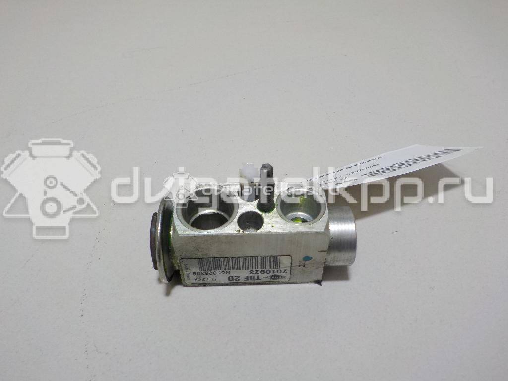 Фото Клапан кондиционера  LR003182 для Land Rover Freelander / Range Rover / Discovery {forloop.counter}}
