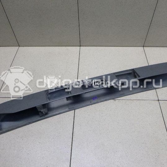 Фото Накладка двери багажника  LR006083 для land rover Freelander 2