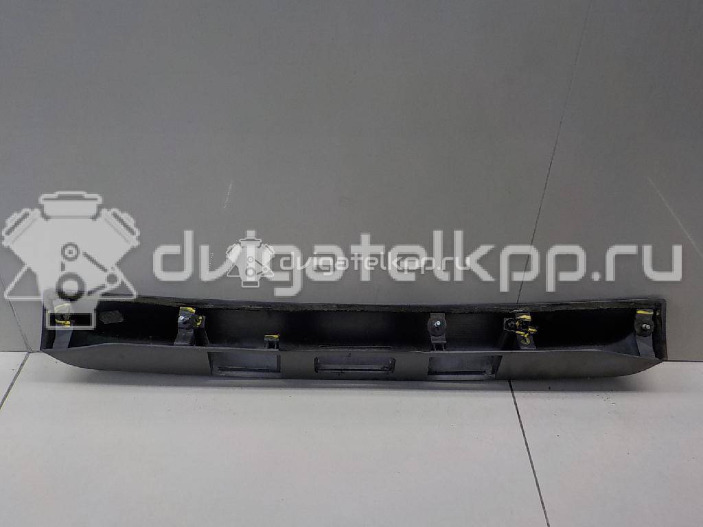 Фото Накладка двери багажника  LR006083 для land rover Freelander 2 {forloop.counter}}