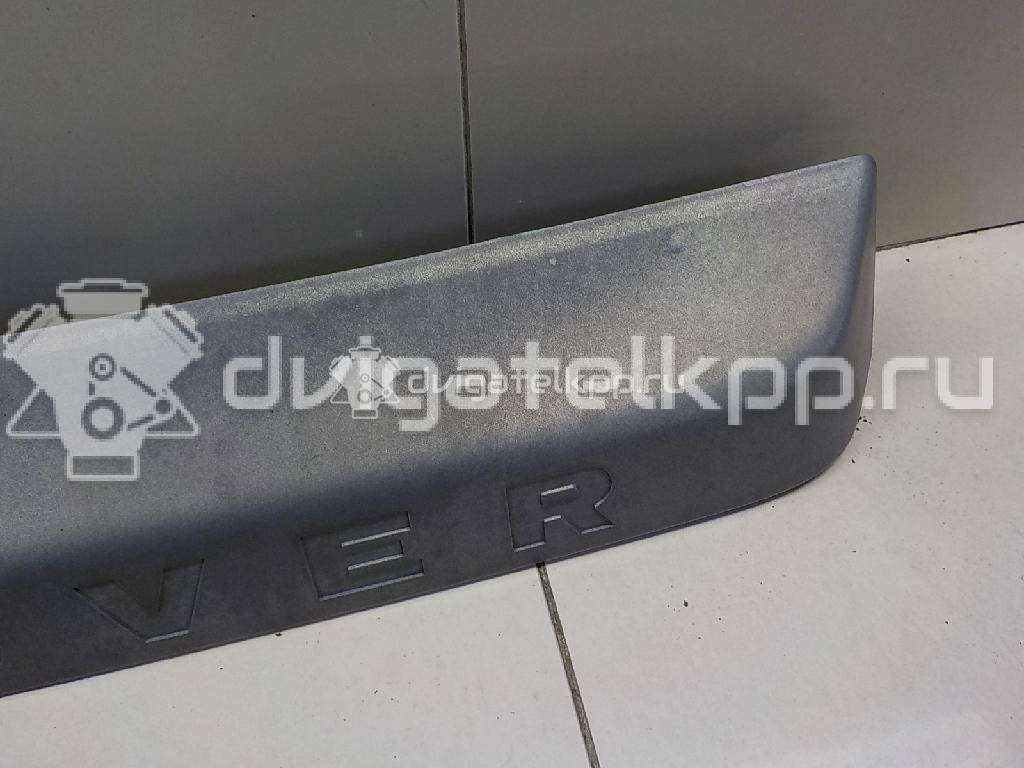 Фото Накладка двери багажника  LR006083 для land rover Freelander 2 {forloop.counter}}