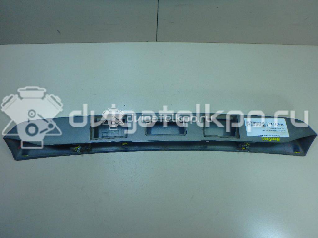 Фото Накладка двери багажника  LR006083 для land rover Freelander 2 {forloop.counter}}