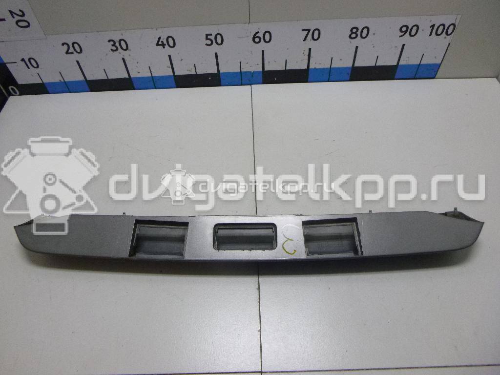 Фото Накладка двери багажника  LR006083 для land rover Freelander 2 {forloop.counter}}