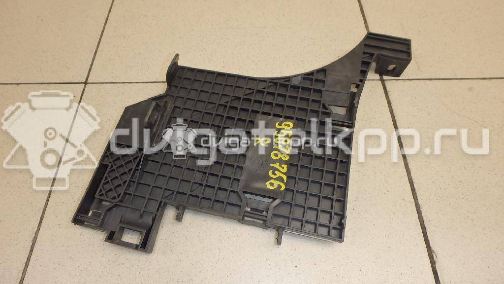 Фото Кронштейн фар правый  LR025744 для Land Rover Range Rover {forloop.counter}}