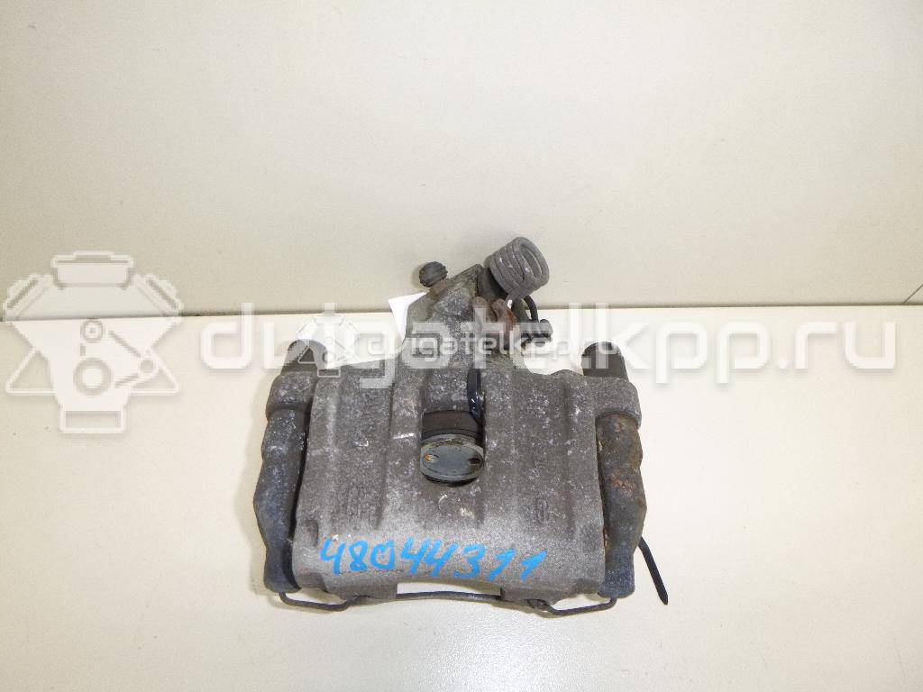 Фото Суппорт тормозной задний правый  1365648 для mazda Mazda 3 (BK) {forloop.counter}}