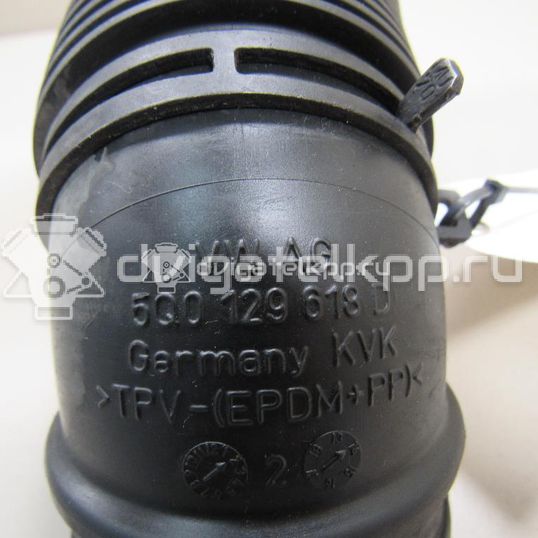 Фото Патрубок воздушного фильтра для двигателя CWVA для Volkswagen Polo / Caddy / Golf 110 л.с 16V 1.6 л бензин 5Q0129618D