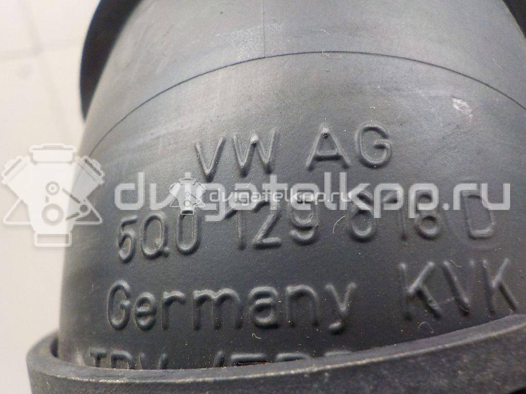 Фото Патрубок воздушного фильтра для двигателя CWVA для Volkswagen Polo / Caddy / Golf 110 л.с 16V 1.6 л бензин 5Q0129618D {forloop.counter}}