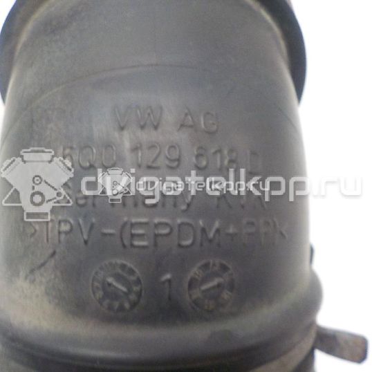 Фото Патрубок воздушного фильтра для двигателя CWVA для Volkswagen Polo / Caddy / Golf 110 л.с 16V 1.6 л бензин 5Q0129618D