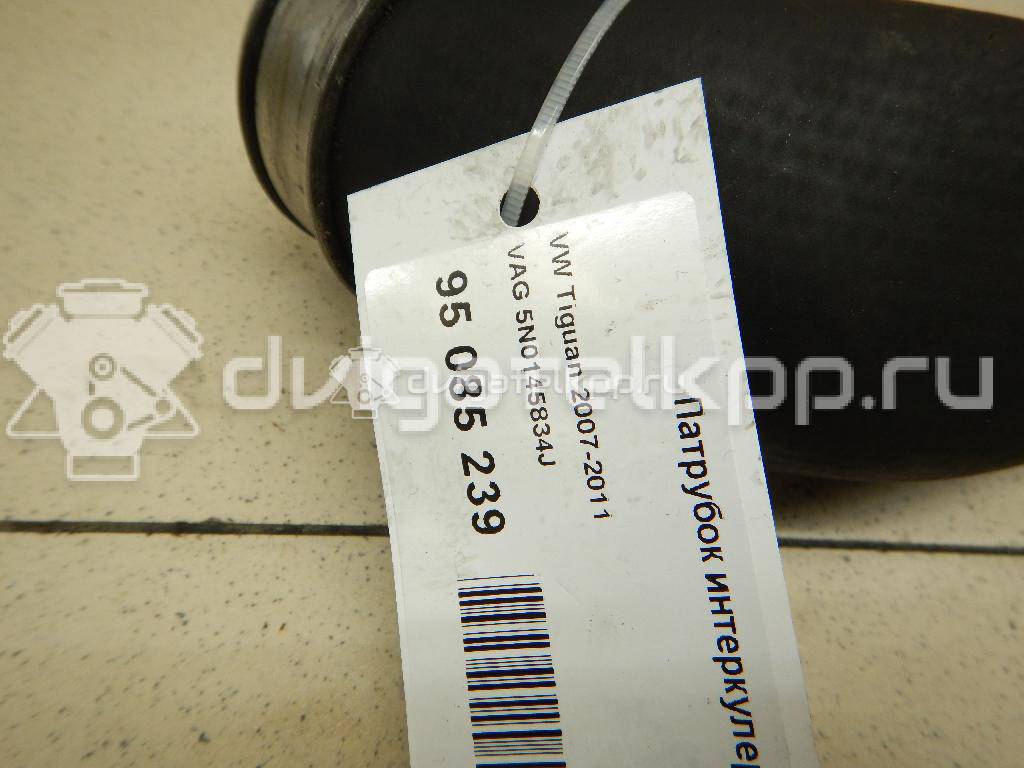 Фото Патрубок интеркулера для двигателя CAWA для Volkswagen Jetta 170 л.с 16V 2.0 л бензин 5N0145834J {forloop.counter}}