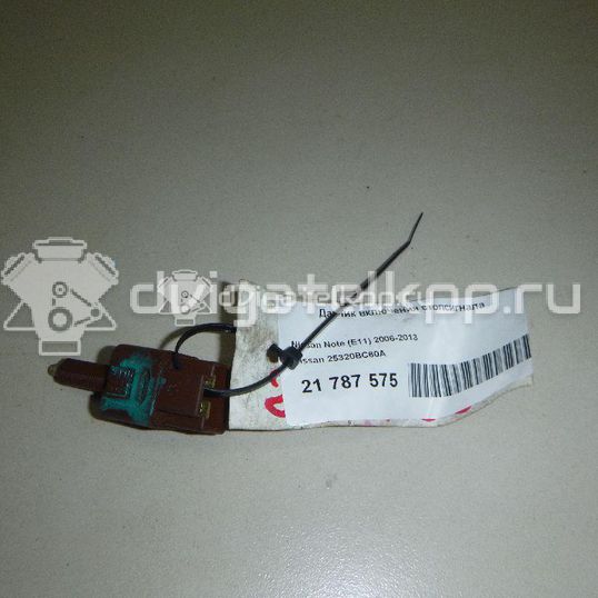 Фото Датчик включения стопсигнала  25320BC60A для Nissan Tiida / Micra / Note / Nv200 / Qashqai