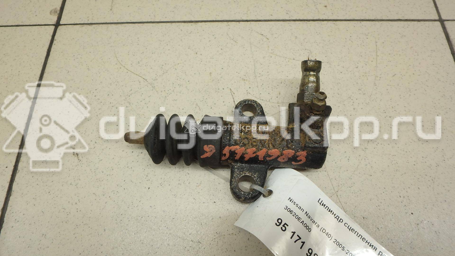 Фото Цилиндр сцепления рабочий  30620EA000 для Nissan Pick Up / Np300 / Pathfinder {forloop.counter}}