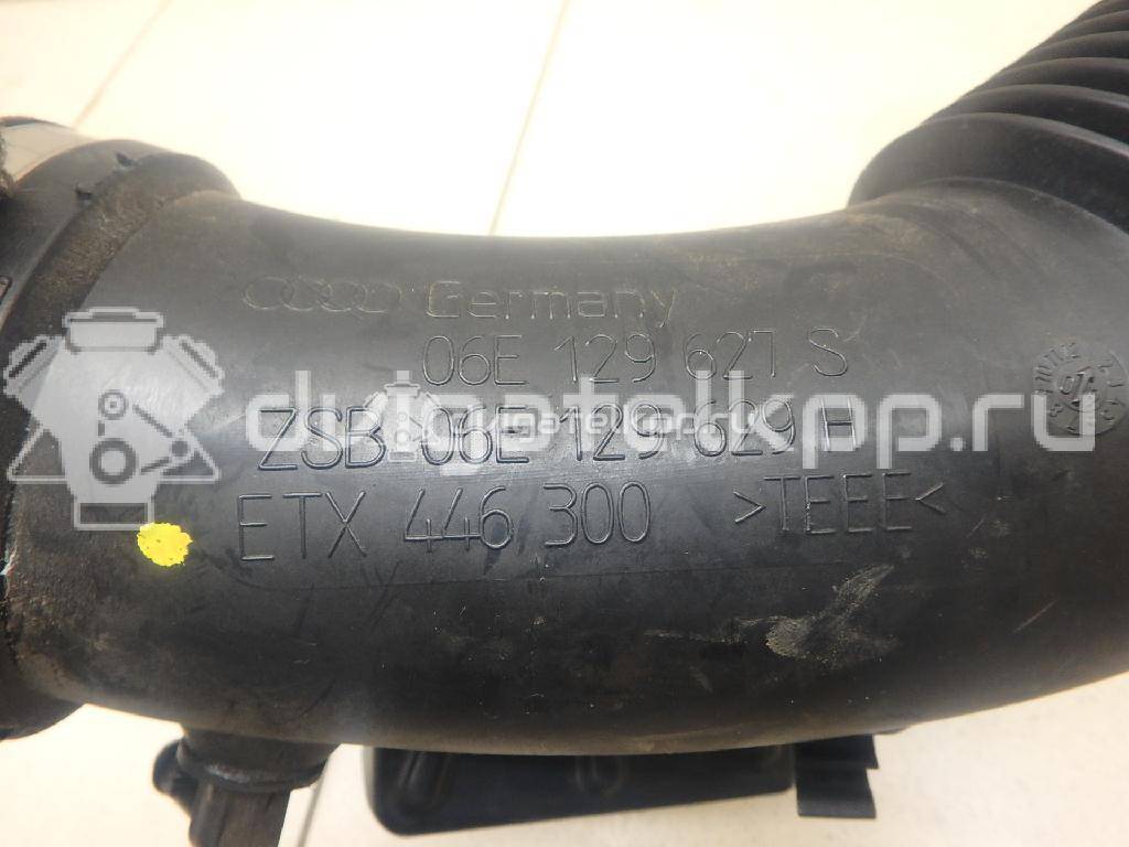 Фото Патрубок воздушного фильтра для двигателя CALA для Audi A5 / A4 / A6 258-265 л.с 24V 3.2 л бензин 06E129629H {forloop.counter}}