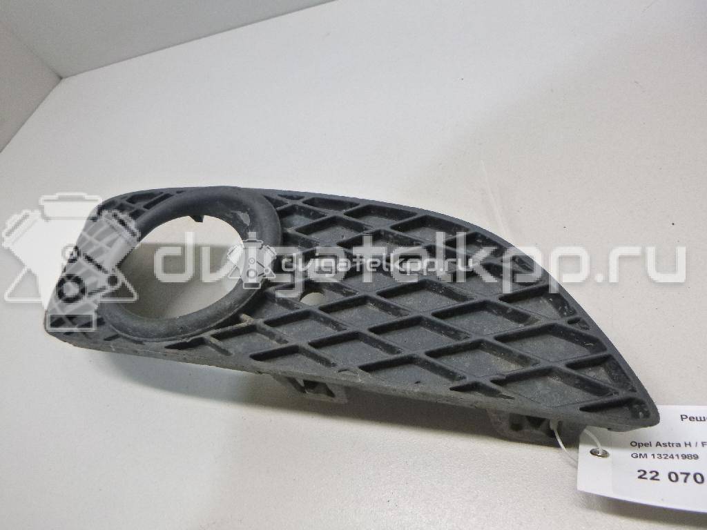 Фото Решетка в бампер правая  13241989 для Opel Astra {forloop.counter}}