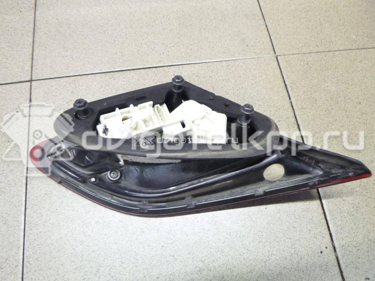 Фото Фонарь задний внутренний правый  13360790 для Opel Astra {forloop.counter}}
