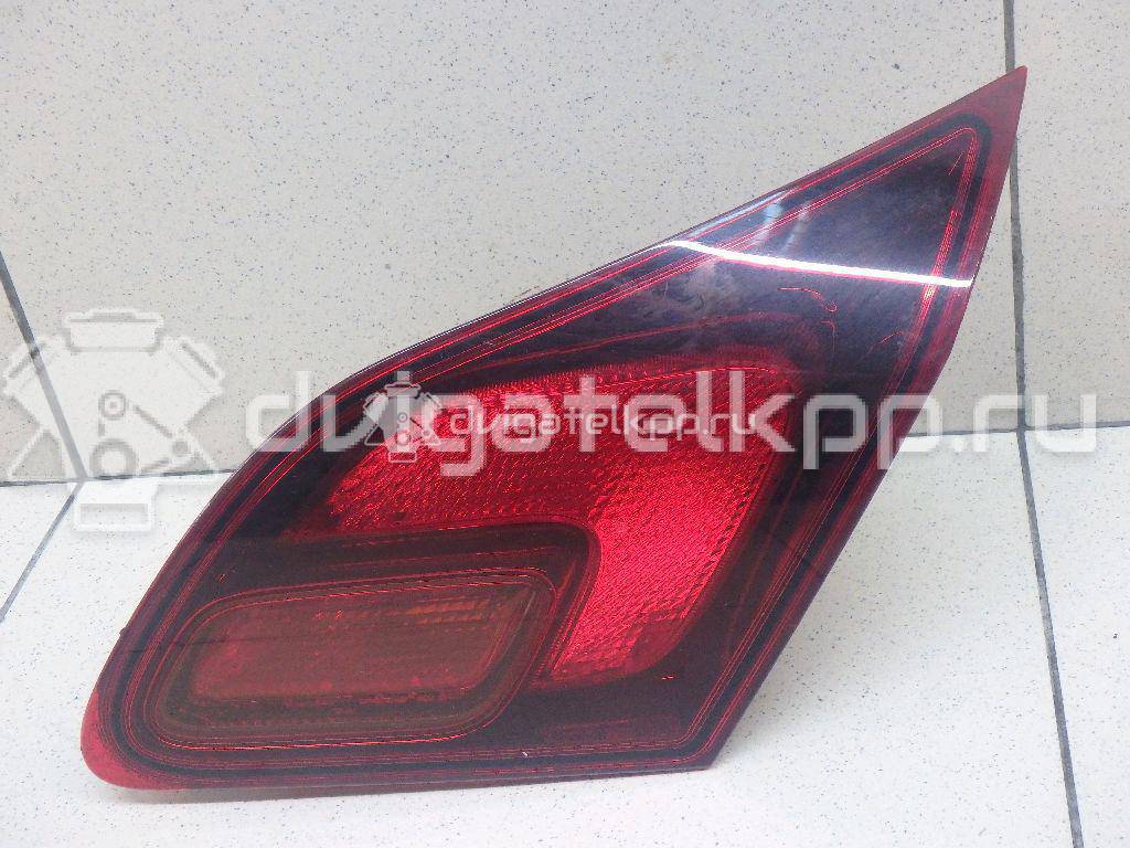 Фото Фонарь задний внутренний правый  13319952 для Opel Astra {forloop.counter}}