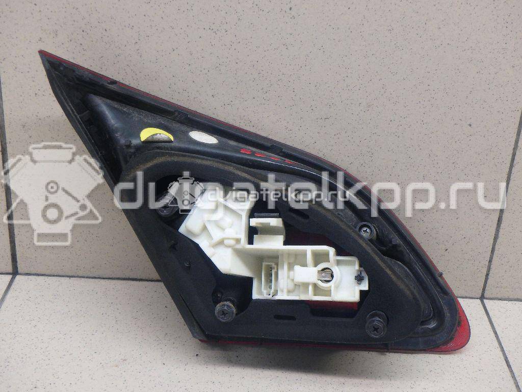 Фото Фонарь задний внутренний правый  13319952 для Opel Astra {forloop.counter}}
