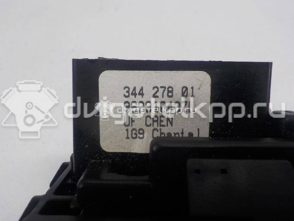 Фото Переключатель стеклоочистителей  6239J1 для Peugeot 206 / 306 {forloop.counter}}