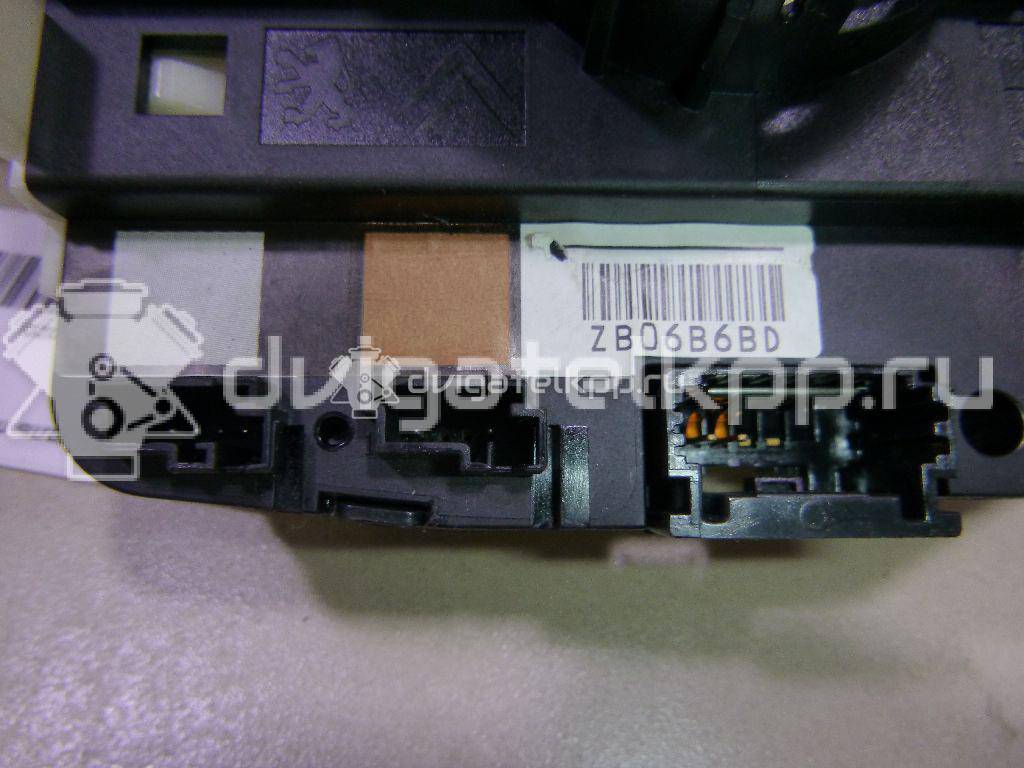 Фото Переключатель подрулевой в сборе  98030390ZD для Peugeot 2008 / 208 {forloop.counter}}