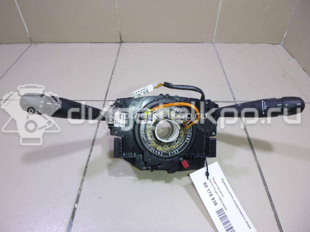 Фото Переключатель подрулевой в сборе  98030390ZD для Peugeot 2008 / 208 {forloop.counter}}