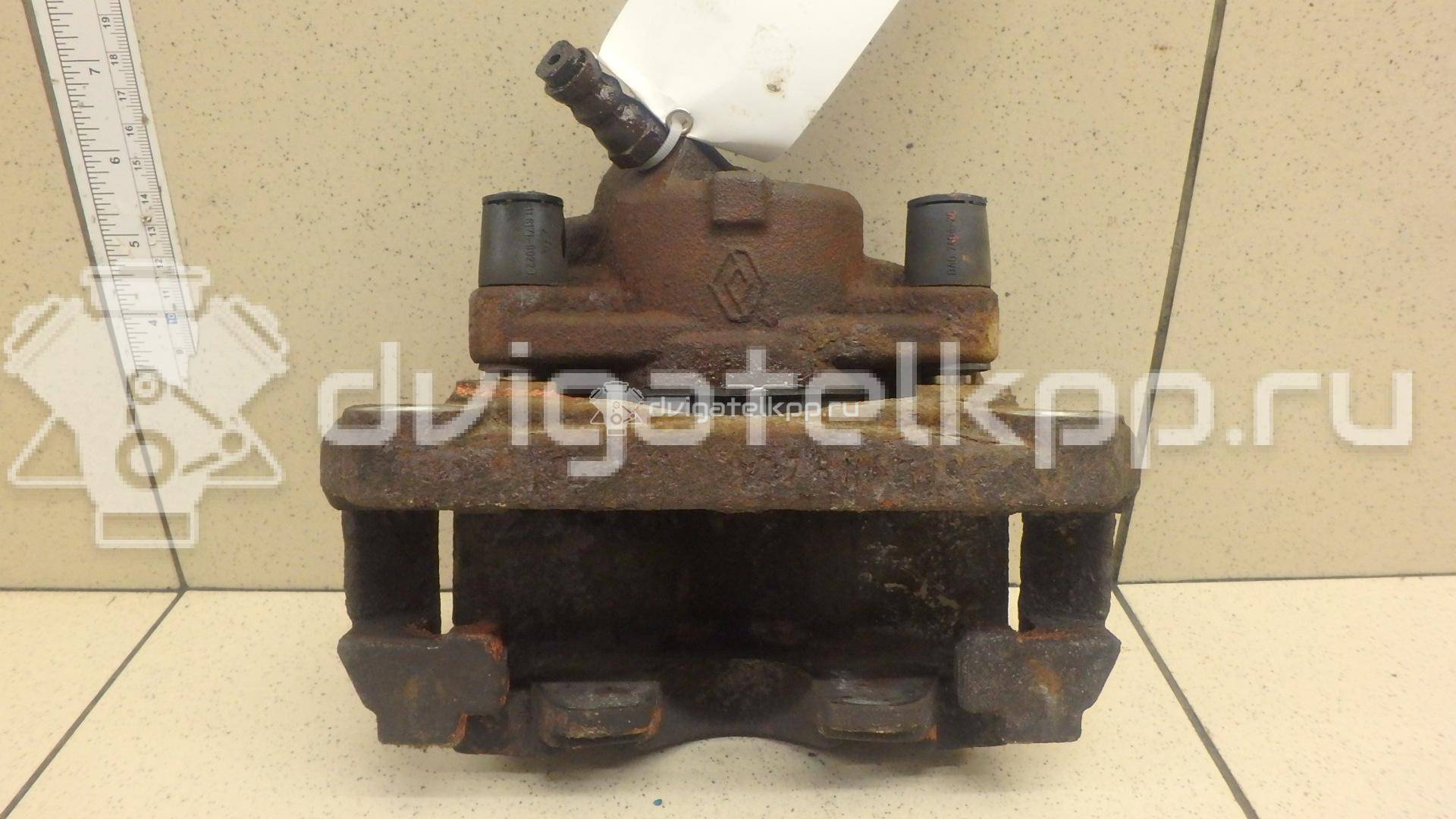 Фото Суппорт тормозной передний левый  410111495R для Renault Megane / Scénic / Grand / Captur J5 / Fluence L30 {forloop.counter}}