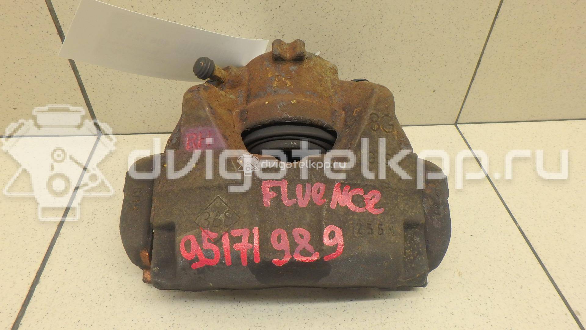 Фото Суппорт тормозной передний правый  410018218R для Renault Megane / Scénic / Grand / Captur J5 / Fluence L30 {forloop.counter}}