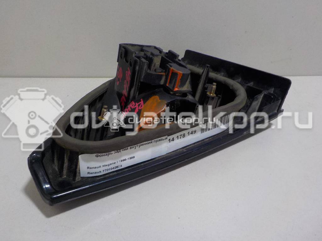 Фото Фонарь задний внутренний правый  7701042633 для Renault Megane {forloop.counter}}