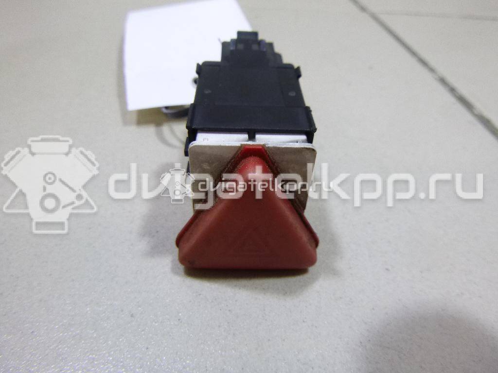 Фото Кнопка аварийной сигнализации  6Y0953235 для Skoda Fabia {forloop.counter}}