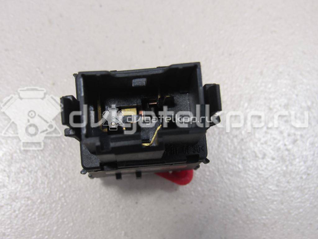 Фото Кнопка аварийной сигнализации  6Y0953235 для Skoda Fabia {forloop.counter}}