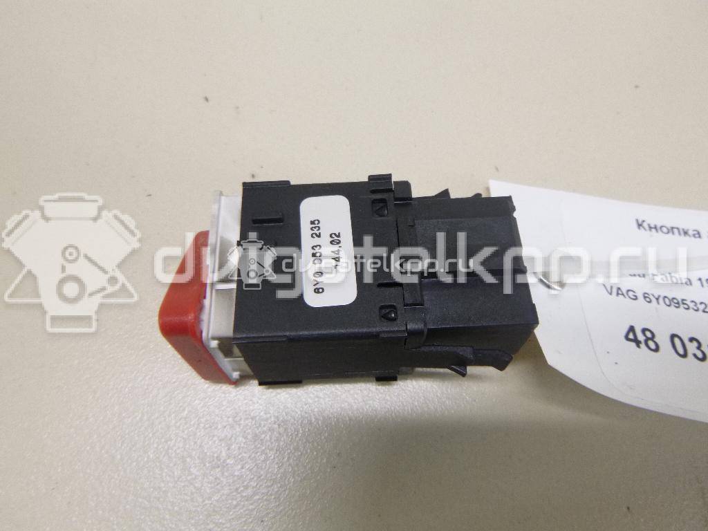 Фото Кнопка аварийной сигнализации  6Y0953235 для Skoda Fabia {forloop.counter}}